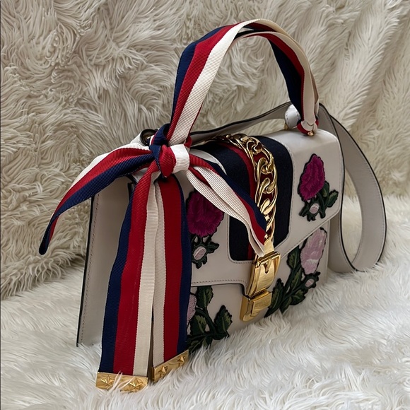 Gucci White and Gold Sylvie Pink Floral Shoulder Bag - Picture 4 of 15
